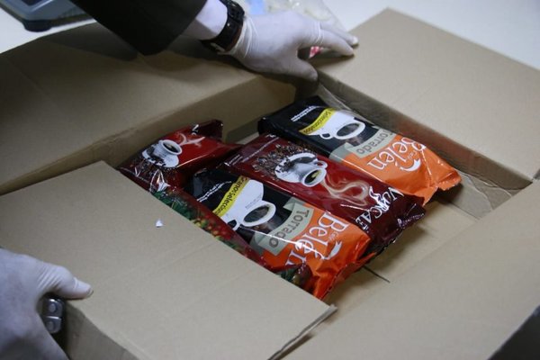 Descubren cocaína en paquetes de café - Nacionales - ABC Color