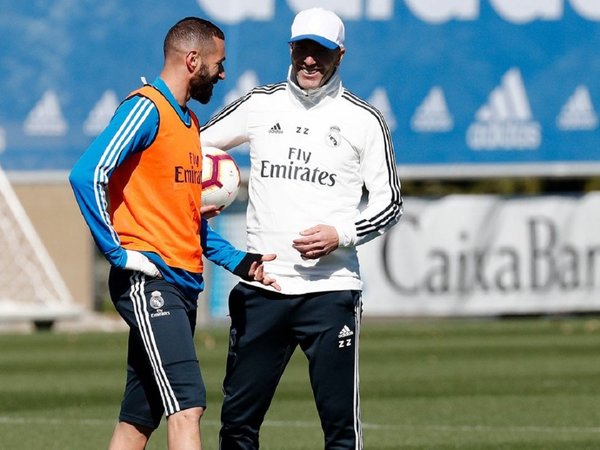 Zidane dirige su primer entrenamiento tras su regreso al Real Madrid