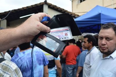 Permisos de conducir y habilitación de vehículos vencen en abril