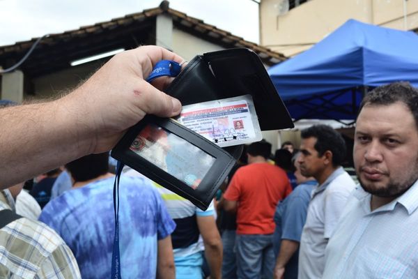 Permisos de conducir y habilitación de vehículos vencen en abril