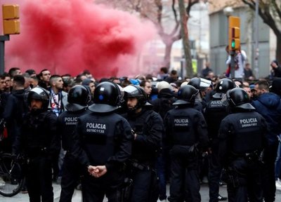 Incidentes camino al Camp Nou - Deportes - ABC Color
