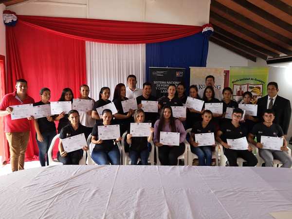 SINAFOCAL certificó a jóvenes en industrialización de frutas y verduras - ADN Paraguayo