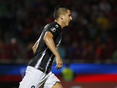 El provocador gesto de Paiva a la hinchada de Cerro