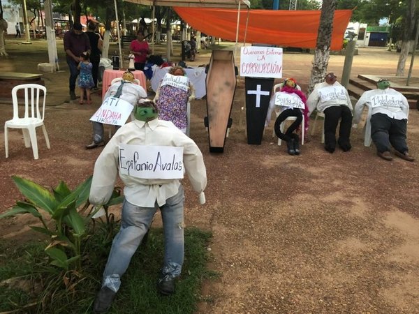 Peculiar exposición de muñecos en Concepción - Nacionales - ABC Color
