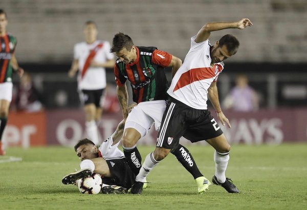 River Plate iguala en casa e Inter toma la punta