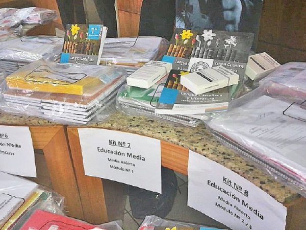 Unepy verifica faltas en distribución de kits escolares