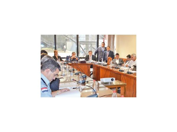 Senado traba ascensos para cuestionados policías