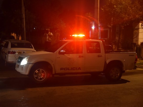 Asaltantes roban motocicleta de una pareja en Asunción
