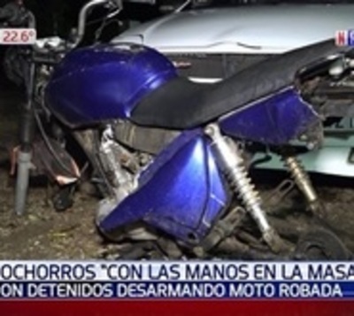 Fueron detenidos mientras carneaban una moto robada - Paraguay.com
