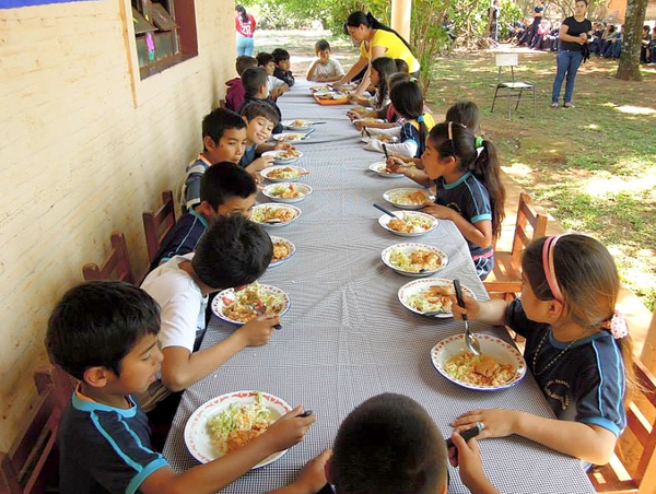 Godoy sigue sin hacer llamado a licitación para almuerzo escolar