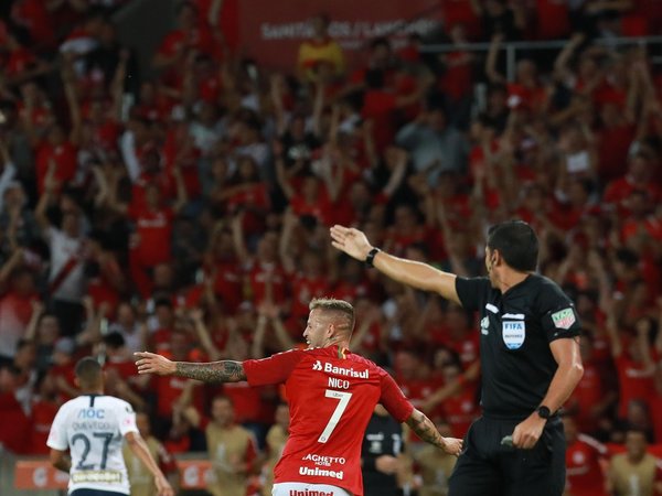 Dos zarpazos del uruguayo Nico López fulminan a Alianza Lima en Brasil
