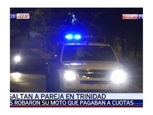 Autochorros robaron moto a una pareja mientras la arreglaban