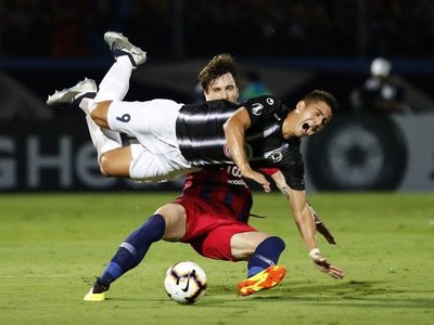 Amorebieta atendió a Paiva