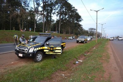 Piden que agentes municipales ordenen tráfico en CDE, ante falencias de Caminera - ADN Paraguayo