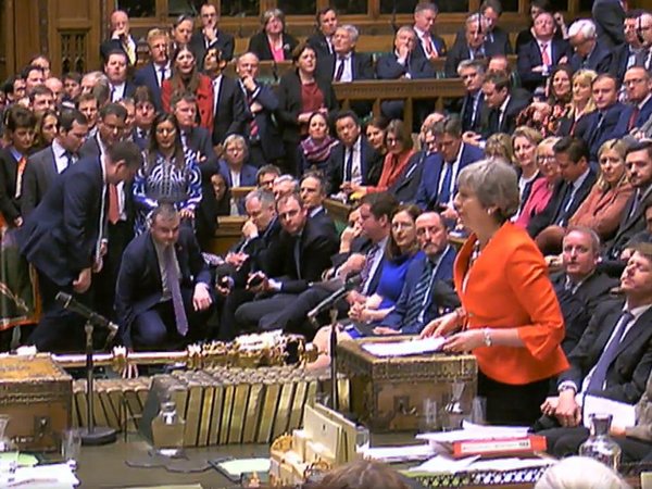 Parlamento votará 4 enmiendas a la moción de extender "brexit"