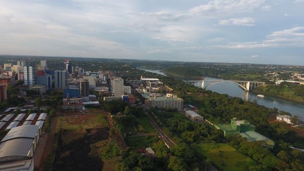 Piden informes sobre negociado de las “9 hectáreas” en CDE - Nacionales - ABC Color