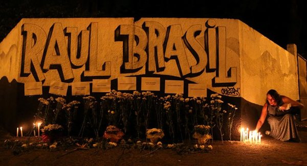 Más de 3.000 personas participan en velorio de las víctimas de masacre en Sao Paulo | .::Agencia IP::.