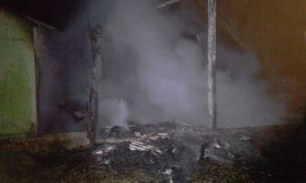 GRAL. DELGADO: INCENDIO CONSUME POR COMPLETO UNA VIVIENDA.