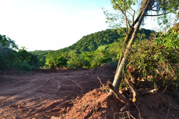 Denuncian grave delito ambiental en el cerro Patiño - Nacionales - ABC Color