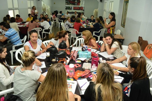 MEC prohíbe a docentes usar guía de educación sexual en aulas