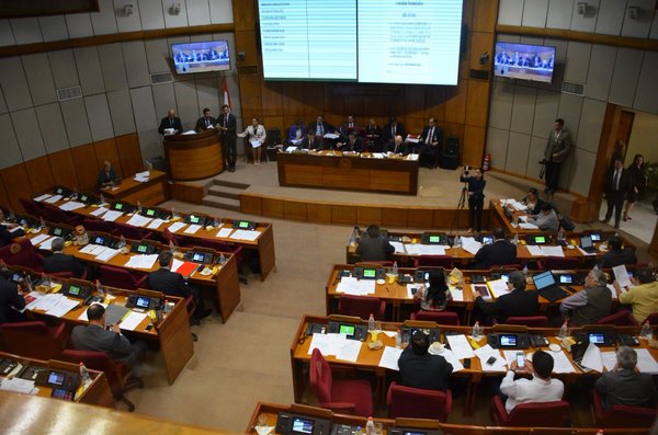 Aprueban proyecto que insta a Zacarías a renunciar al Senado - ADN Paraguayo