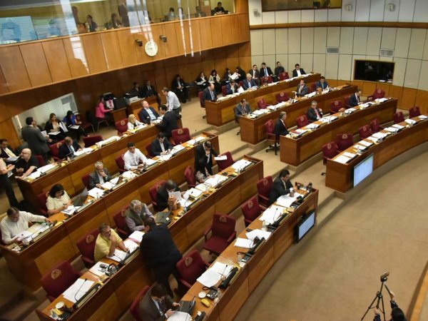 Senadores piden a Zacarías Irún que renuncie a la Cámara Alta