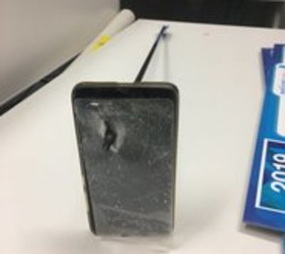 Su celular evitó que muera de un flechazo en Australia - Paraguay.com