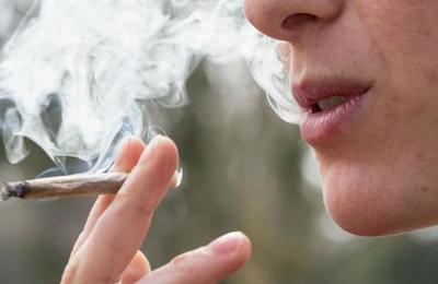 Mujeres aseguran que la marihuana las hace ser mejores madres - C9N