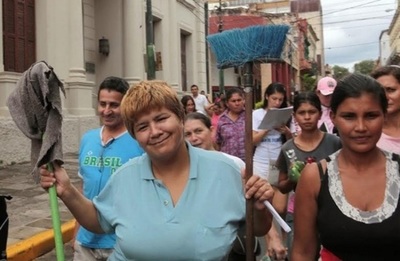 Senado ratifica que trabajadoras domésticas ganen el 100% del salario mínimo » Ñanduti