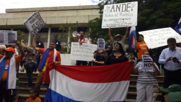 Cámara de Senadores pide investigar sobrefacturación de la ANDE - ADN Paraguayo