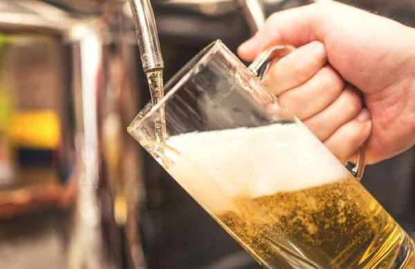 Hombre de fe dejará de comer y se alimentará solo de cerveza durante 46 días para honrar a Jesús - C9N