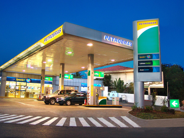 Copetrol (del grupo Zapag) desembolsa US$ 380,8 millones por el 100% de Petrobras Paraguay