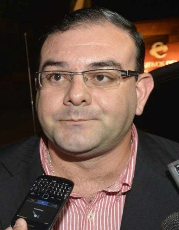 Confirman al fiscal Piñánez en caso “caseros” del diputado Rivas - Nacionales - ABC Color