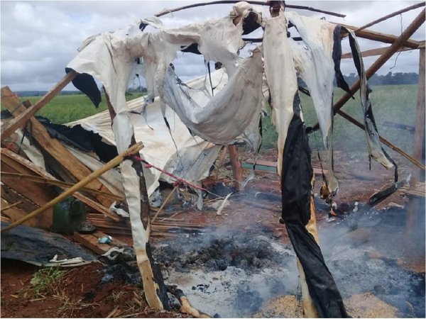 Queman campamentos de sin tierras en predio en litigio