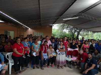 Entregan tarjetas a beneficiarios de Tekoporã en Boquerón - ADN Paraguayo
