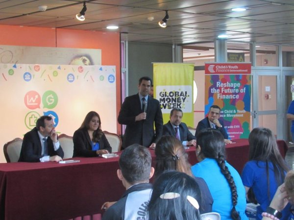 Alumnos aprenden sobre el uso eficiente del dinero - Nacionales - ABC Color