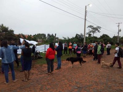 Tomaron escuela en Campo 9