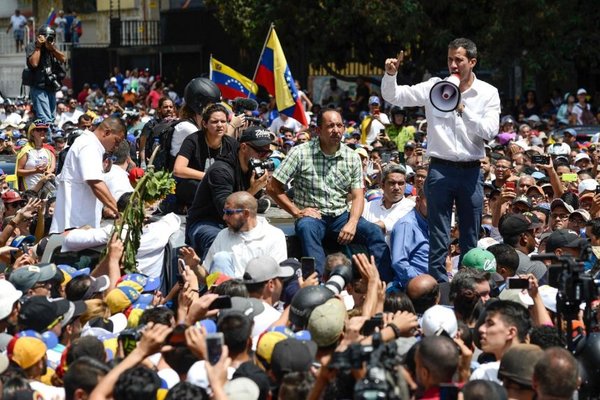 Desacato de Guaidó a prohibición de salida no ha prescrito, según la Fiscalía - Internacionales - ABC Color