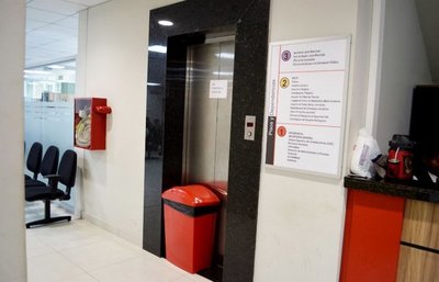Ascensores del palacete de San Lorenzo no funcionan desde hace tres meses - Edicion Impresa - ABC Color