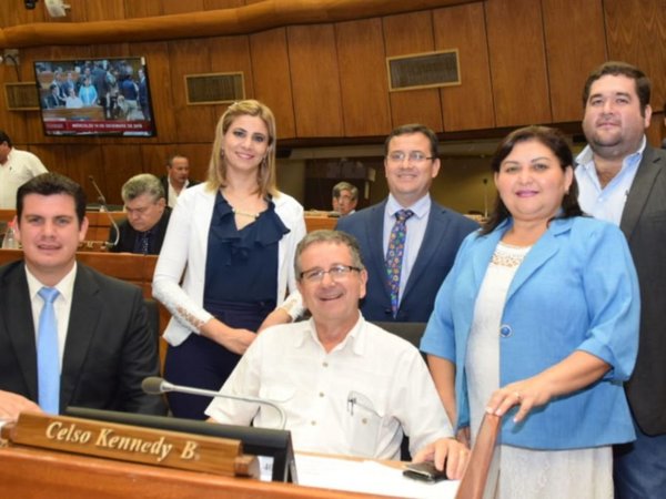 Plantean que funcionarios no ganen más que el jefe de Estado