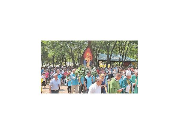 Familias invitan a misa de envío en Tupãrenda