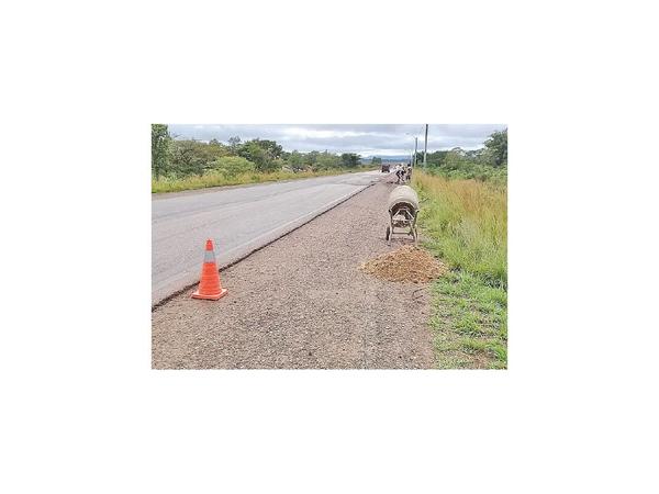 Pobladores de Guairá tapan baches