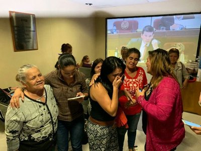 Senado se ratificó en que trabajadoras domésticas ganen 100% del salario mínimo » Ñanduti