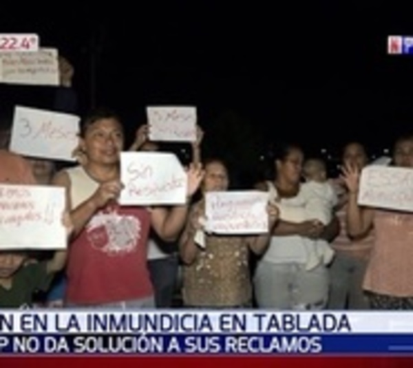 Vecindario inundado en cloaca, vecinos exigen solución a Essap - Paraguay.com