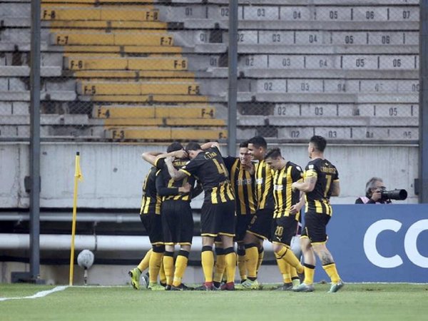 El Peñarol hunde al San José y alcanza el segundo lugar