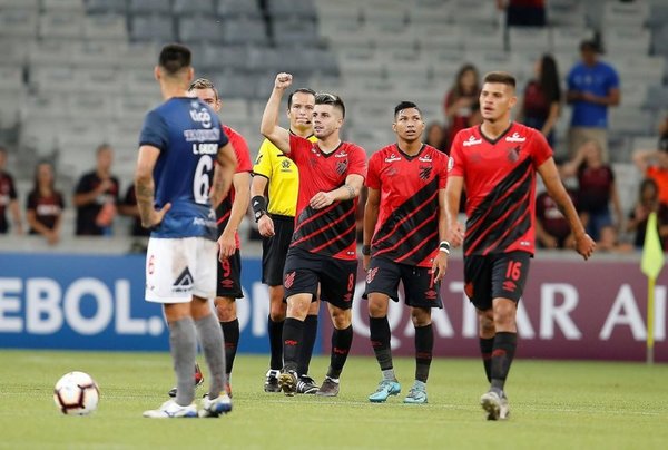 Paranaense golea y trepa al segundo lugar - Deportes - ABC Color