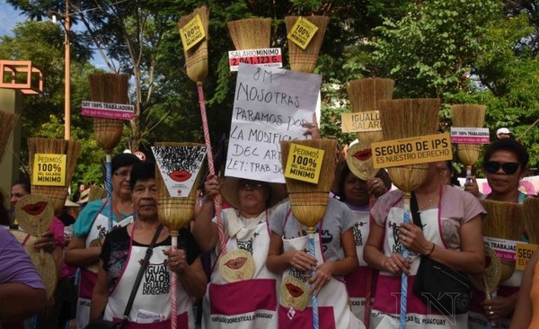 HOY / De 220 mil domésticas, solo 16 mil figuran en IPS: temen “fuga” con nueva ley