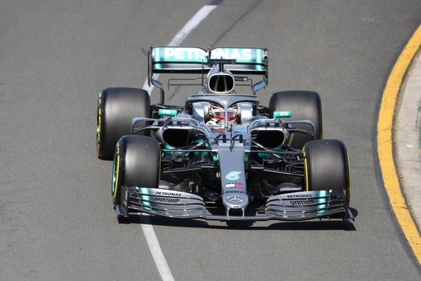 Mercedes domina primera toma de contacto - Deportes - ABC Color