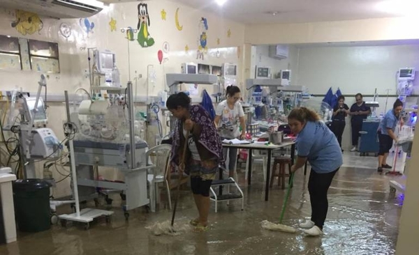 HOY / Recién nacidos fueron trasladados del hopital Calle'í por inundación de instalaciones
