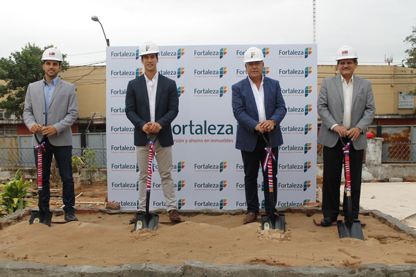 Realizan palada inicial del edificio Fortaleza Azara